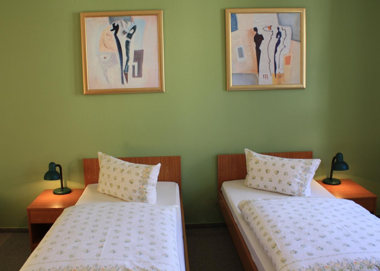 "Zum Heiligen Geisthof" Hotel Parchim Bagian luar foto